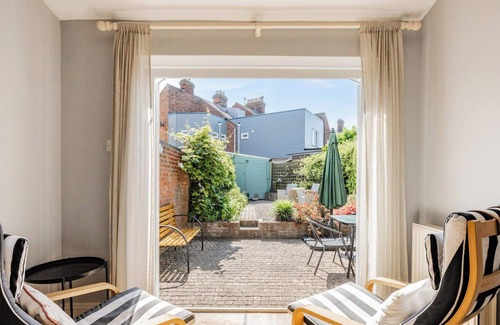 Gorleston-on-Sea Cottage | 3 bedroom accommodation in Gorleston-on-Sea, near Great Yarmouth