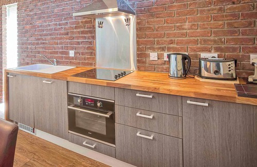 Dukeries Mill Ski Chalet | 3 bedroom accommodation in Perlethorpe, Newark-on-Trent