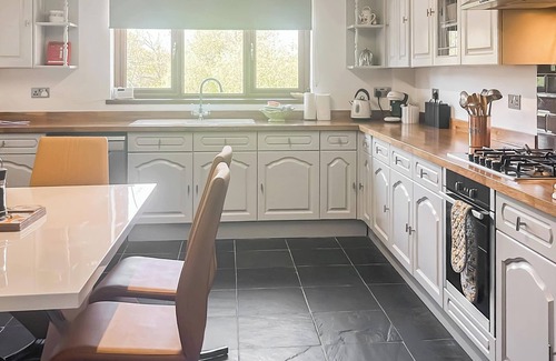 Haverfordwest Cottage | 3 bedroom accommodation in Johnston, near Haverfordwest