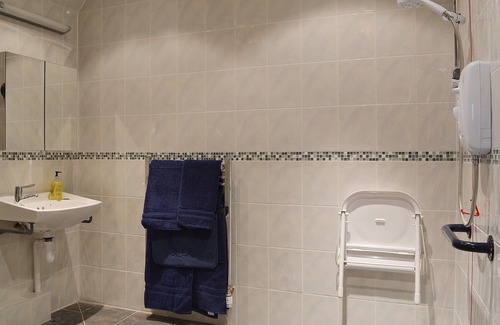 Overton-on-dee Cottage | 3 bedroom accommodation in Dudleston, near Ellesmere