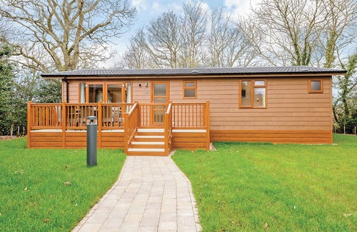 Holton Heath Ski Chalet | 3 bedroom accommodation in Holton Heath