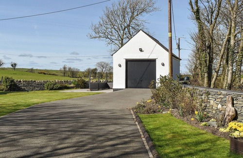 Llanddeusant Cottage | 3 bedroom accommodation in Llanfechell, near Amlwch