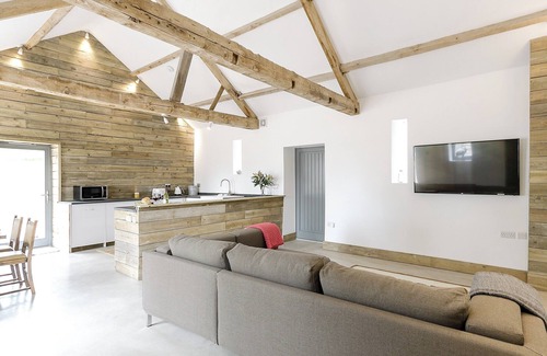 Coed-Y-Paen Cottage | 3 bedroom accommodation in near Llangybi