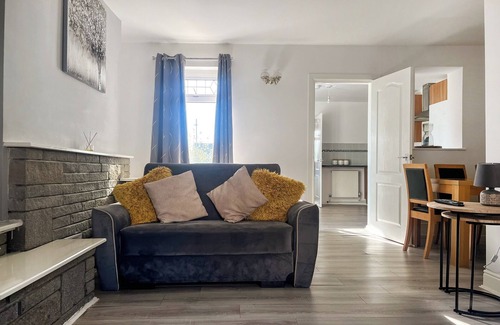 Port Talbot Cottage | 3 bedroom accommodation in Port Talbot, Wales
