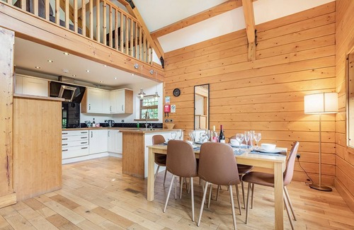 Mansfield Cabin | 3 bedroom accommodation in Edwinstowe
