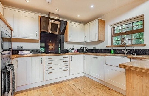 Mansfield Cabin | 3 bedroom accommodation in Edwinstowe