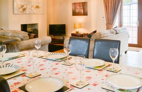 Lockerbie Cottage | 3 bedroom accommodation in Hangingshaw, near Lockerbie
