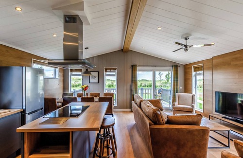 Saintbury Ski Chalet | 3 bedroom accommodation in Snitterfield, Stratford Upon Avon