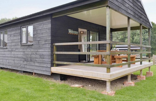 Binsted Cottage | 3 bedroom accommodation in Blacknest, near Alton