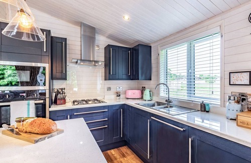 Hundall Cottage | 3 bedroom accommodation in Mercia Marina, Willington