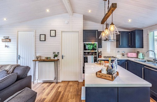 Hundall Cottage | 3 bedroom accommodation in Mercia Marina, Willington