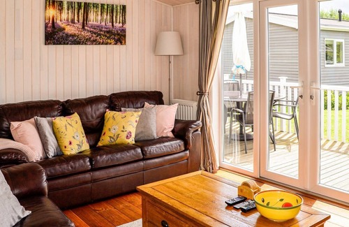Hundall Cottage | 3 bedroom accommodation in Mercia Marina, Willington