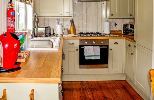 Hundall Cottage | 3 bedroom accommodation in Mercia Marina, Willington