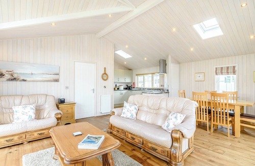 Hundall Cottage | 3 bedroom accommodation in Mercia Marina, Willington