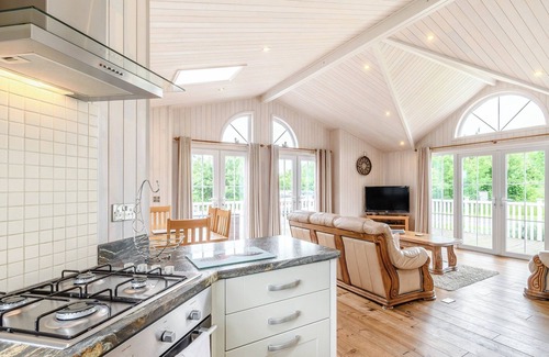 Hundall Cottage | 3 bedroom accommodation in Mercia Marina, Willington
