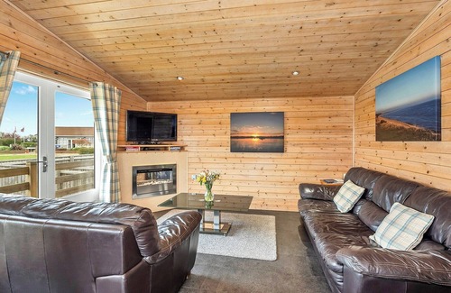 Leiston Ski Chalet | 3 bedroom accommodation in Leiston
