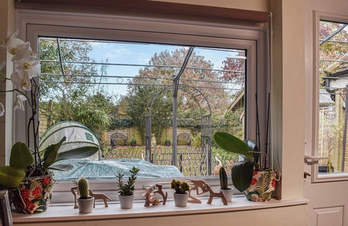 Reading Cottage | 3 bedroom accommodation in Chalkhouse Green, near Reading