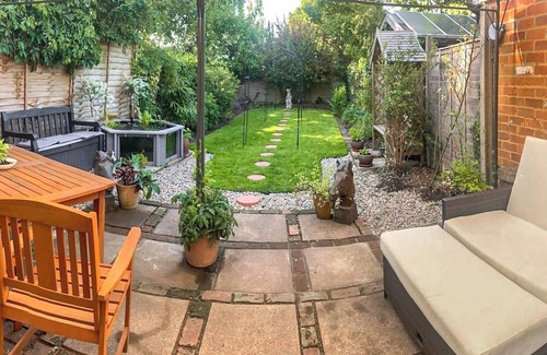 Reading Cottage | 3 bedroom accommodation in Chalkhouse Green, near Reading