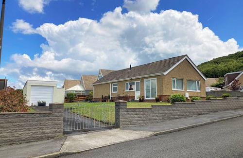 Llanrhidian Higher Cottage | 3 bedroom accommodation in Penclawdd, near Swansea