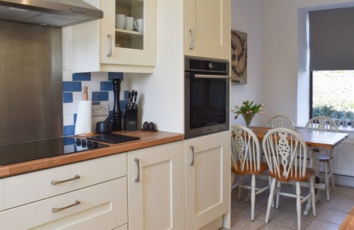 Dinas Cottage | 3 bedroom accommodation in Pontllyfni, near Caernarfon