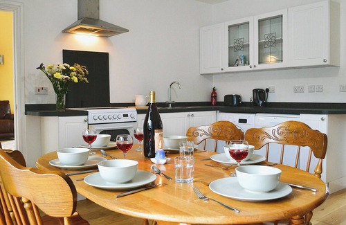 Loughor Cottage | 3 bedroom accommodation in Llangennech, near Llanelli