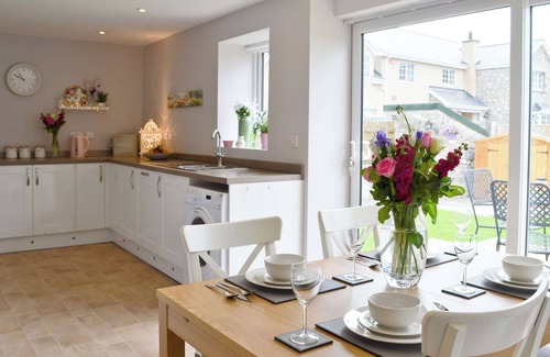 Dinas Cottage | 3 bedroom accommodation in Bethesda Bach, near Caernarfon