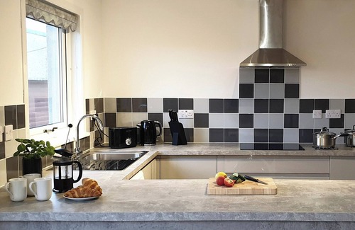 Elgin Cottage | 3 bedroom accommodation in Lhanbryde, near Elgin