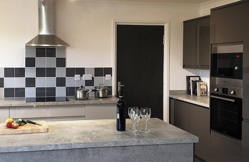 Elgin Cottage | 3 bedroom accommodation in Lhanbryde, near Elgin