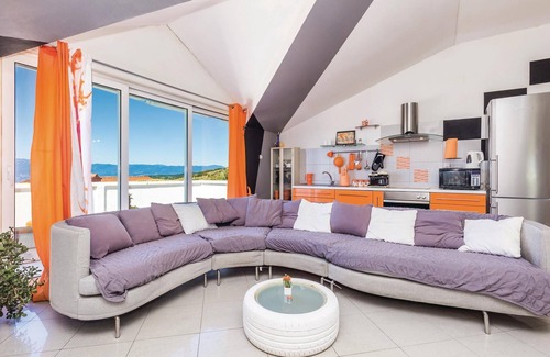 Buzdohanj House | 3 bedroom accommodation in Cavle