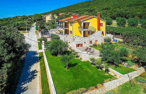 Koromacno Apartment | 3 bedroom accommodation in Labin
