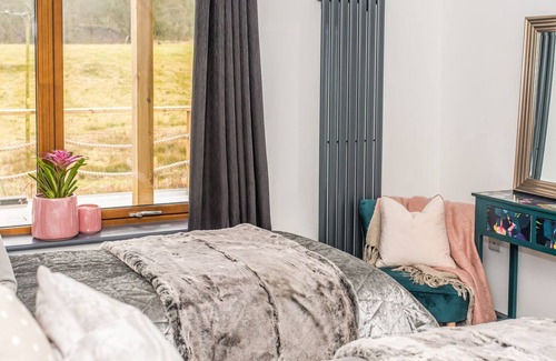 North Sea Cottage | 3 bedroom accommodation in Turton, Bolton