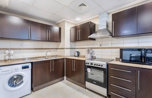 Jumeirah Lake Towers Apartment | 3 Bedroom Lake View Apartment
