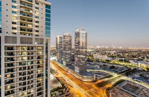 Jumeirah Lake Towers Apartment | 3 Bedroom Lake View Apartment