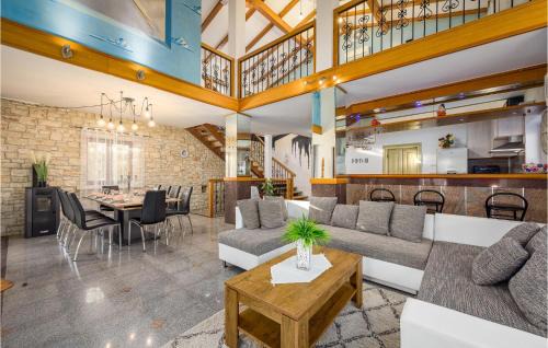 Smoljanci House | 3 Bedroom Amazing Home In Smoljanci