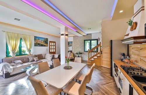 Trilj House | 3 bedroom amazing home in Grab