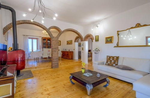 Montelabbate House | 3 bedroom amazing home in Montelabbate