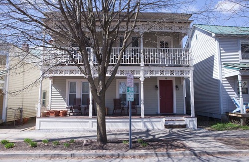 Saratoga Springs Apartment | 3 bedroom apartment in the heart of the Saratoga Springs Arts District