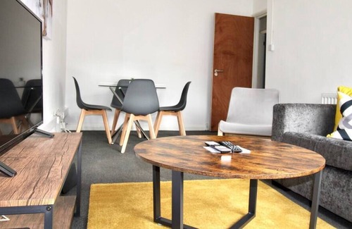 Newport Pagnell Apartment | 3-Bedroom Apartment in Newport Pagnell Town Centre
