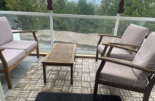 Lindell Beach House | 3-bedroom apartment in Marvelous Lindell Beach with WiFi