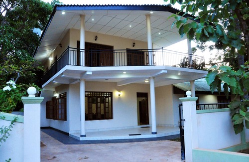 Anuradhapura House | 3 Bedroom Apartment in a Quite Location