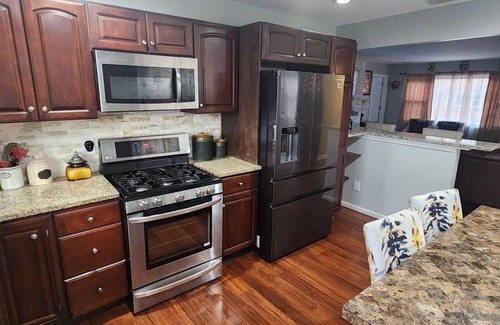 North Bergen House | 3 Bedroom apartment close to ny city, parking, tv in bed rooms and living