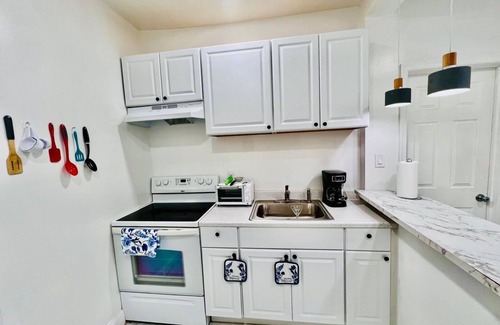 Spruce Hill Apartment | 3-bedroom apartment in charming Philadelphia with WiFi, AC