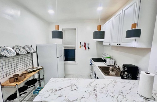 Spruce Hill Apartment | 3-bedroom apartment in charming Philadelphia with WiFi, AC