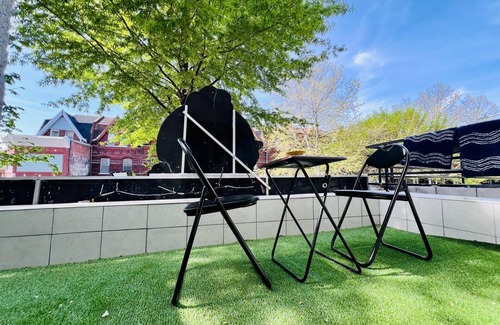 Spruce Hill Apartment | 3-bedroom apartment in charming Philadelphia with WiFi, AC