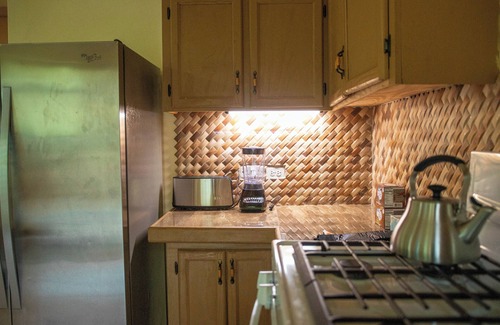 Kingstown Apartment | 3-bedroom apartment in charming Clare Valley with AC, WiFi