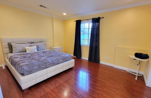 Pico - Robertson Apartment | 3 bedroom apartment by the MrC Hotel and 5 minutes to Rodeo Drive WiFi TV Patio walk to restaurants