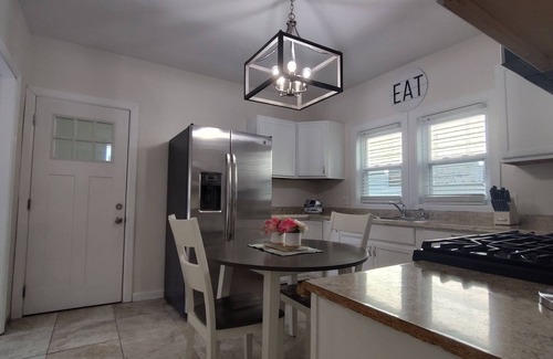 Buffalo Apartment | 3-bedroom apartment Buffalo-Niagara Falls neasy parking
