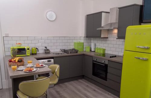 Dundee Apartment | 3-Bedroom Apartment by Eden Project - Free Parking