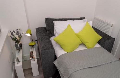 Dundee Apartment | 3-Bedroom Apartment by Eden Project - Free Parking