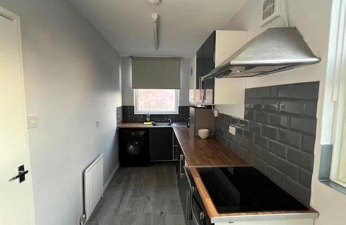 Forest Fields Apartment | 3 Bedroom Apartment Close to City Centre
